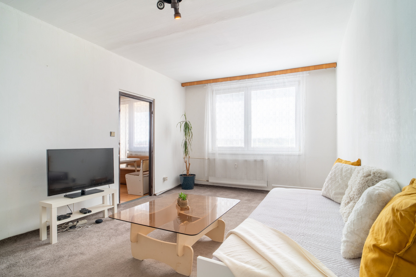 REZERVOVANÉ: Na predaj čiastočne zariadený 3-izbový byt na ulici Martina Rázusa v Malackách