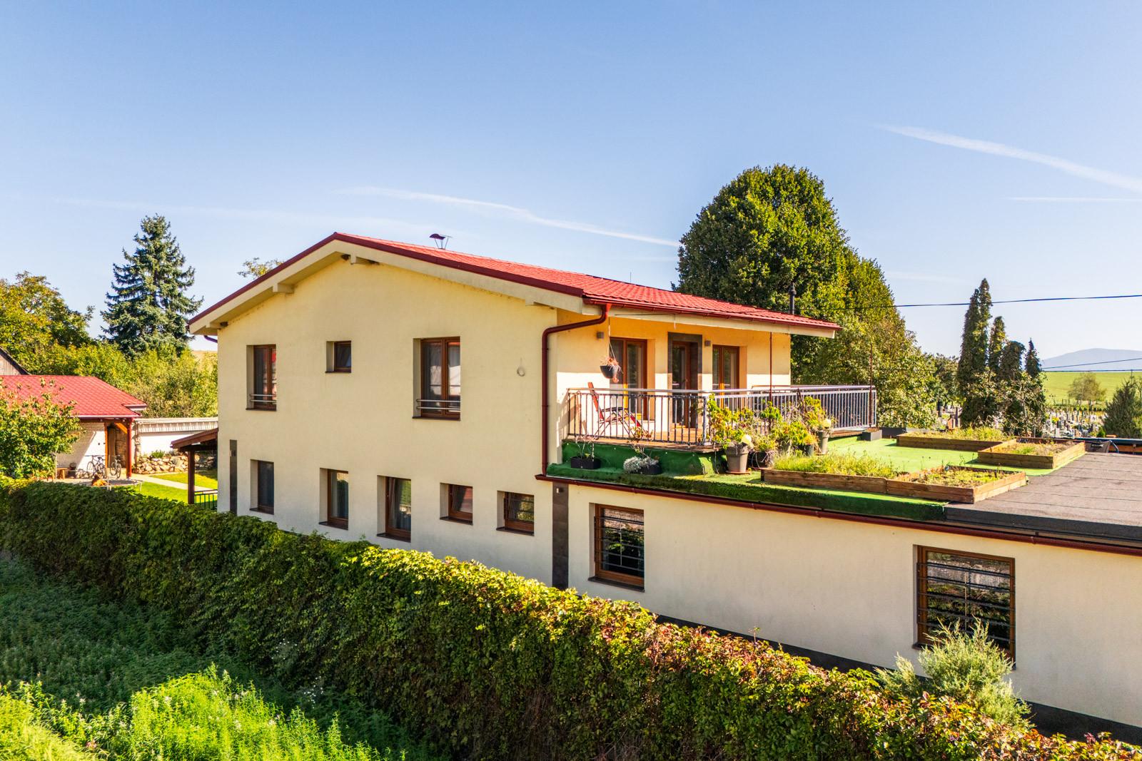 REZERVOVANÉ - Na predaj dom vhodný na podnikanie v Bzinciach pod Javorinou