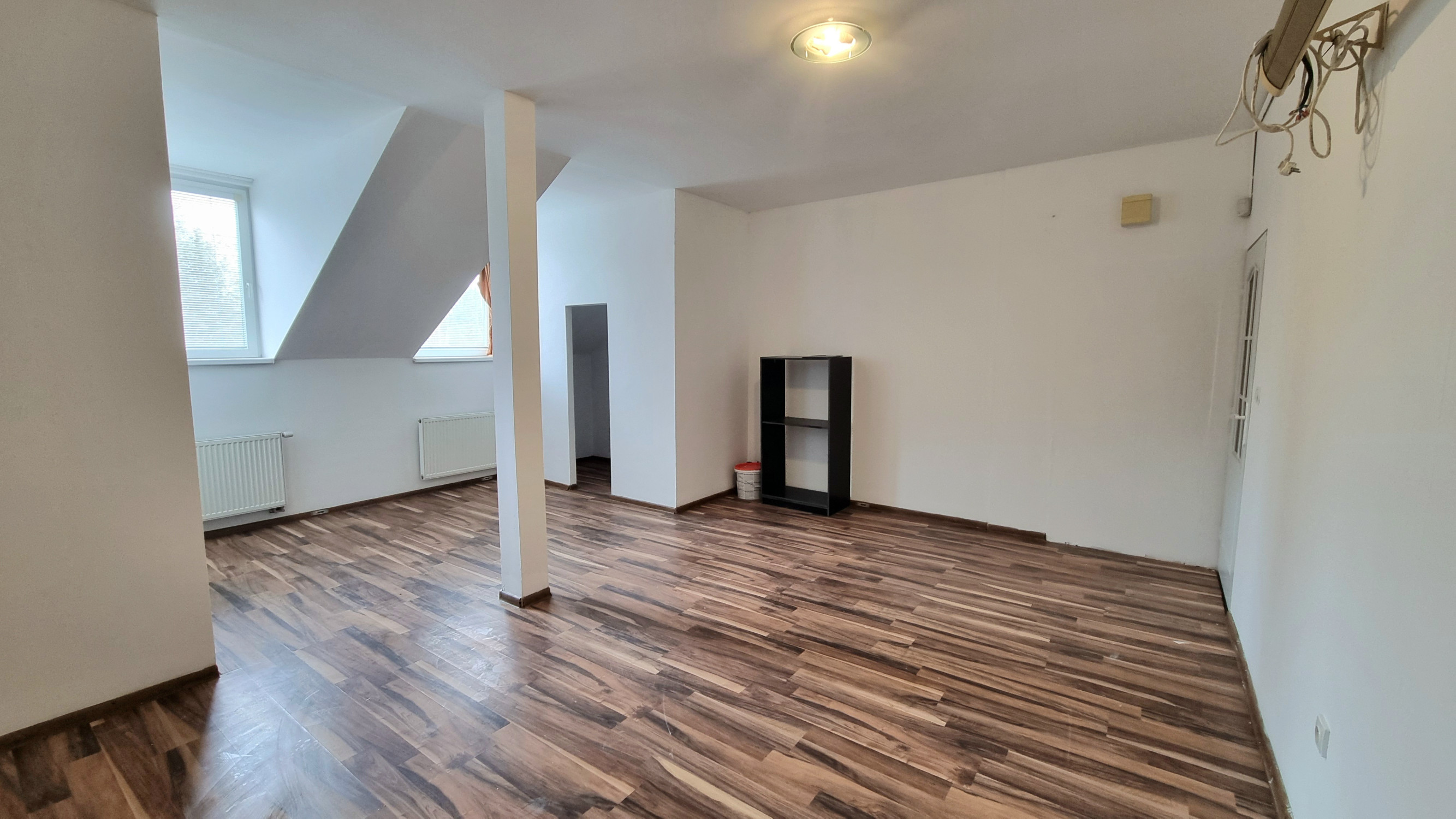 Na prenájom samostatná kancelária v centre Šamorína