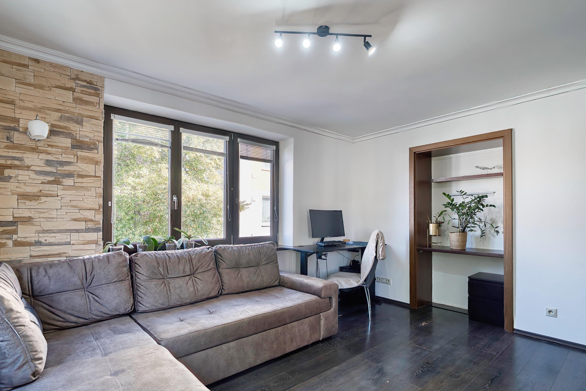 Na predaj priestranný 2-izbový byt v Novom Meste nad Váhom