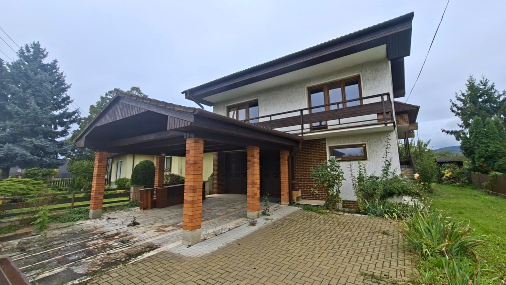 REZERVOVANÉ: Na prenájom viacgeneračný rodinný dom vo Veľkých Bieliciach