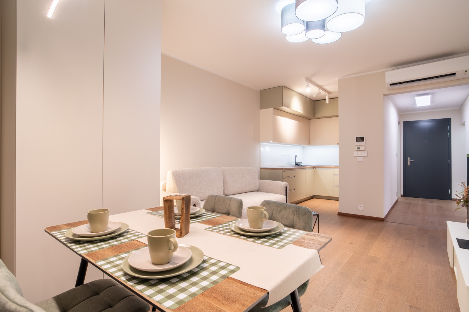 Na prenájom 2-izbový byt so šatníkom v Eurovea Tower – Bratislava