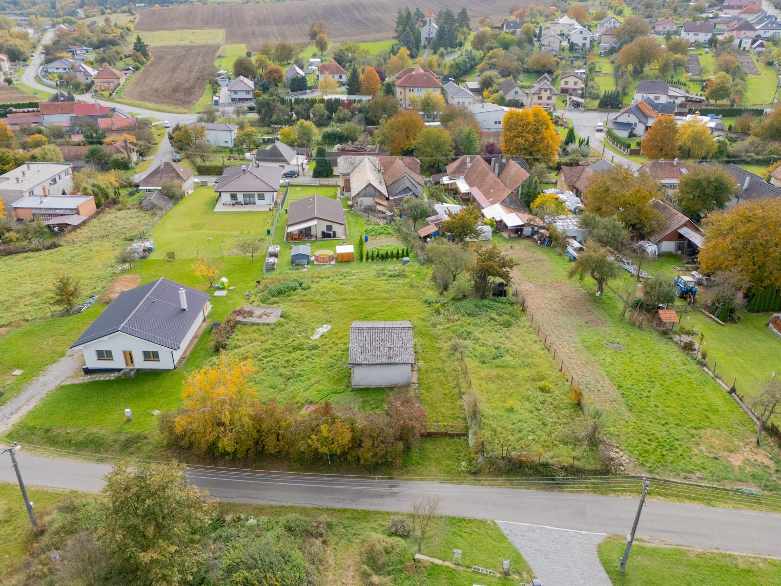 Exkluzívne iba u nás na predaj stavebný pozemok 1251m2 , Brezolupy