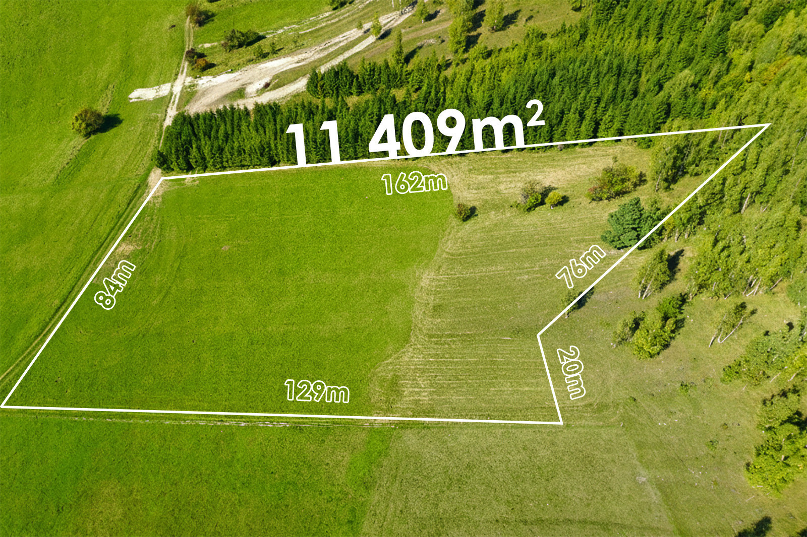 Na predaj rovinatý pozemok v obci Šútovo