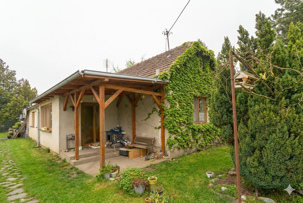 Na predaj rodinný dom s rozľahlým pozemkom v obci Blahová