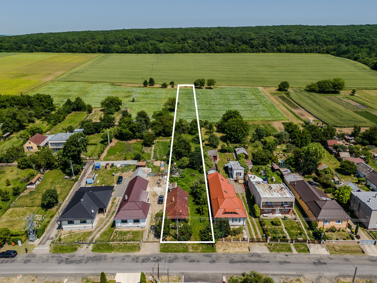 REZERVOVANÉ: Na predaj rozmerný pozemok vhodný na výstavbu v obci Moravany časť Lučkovce