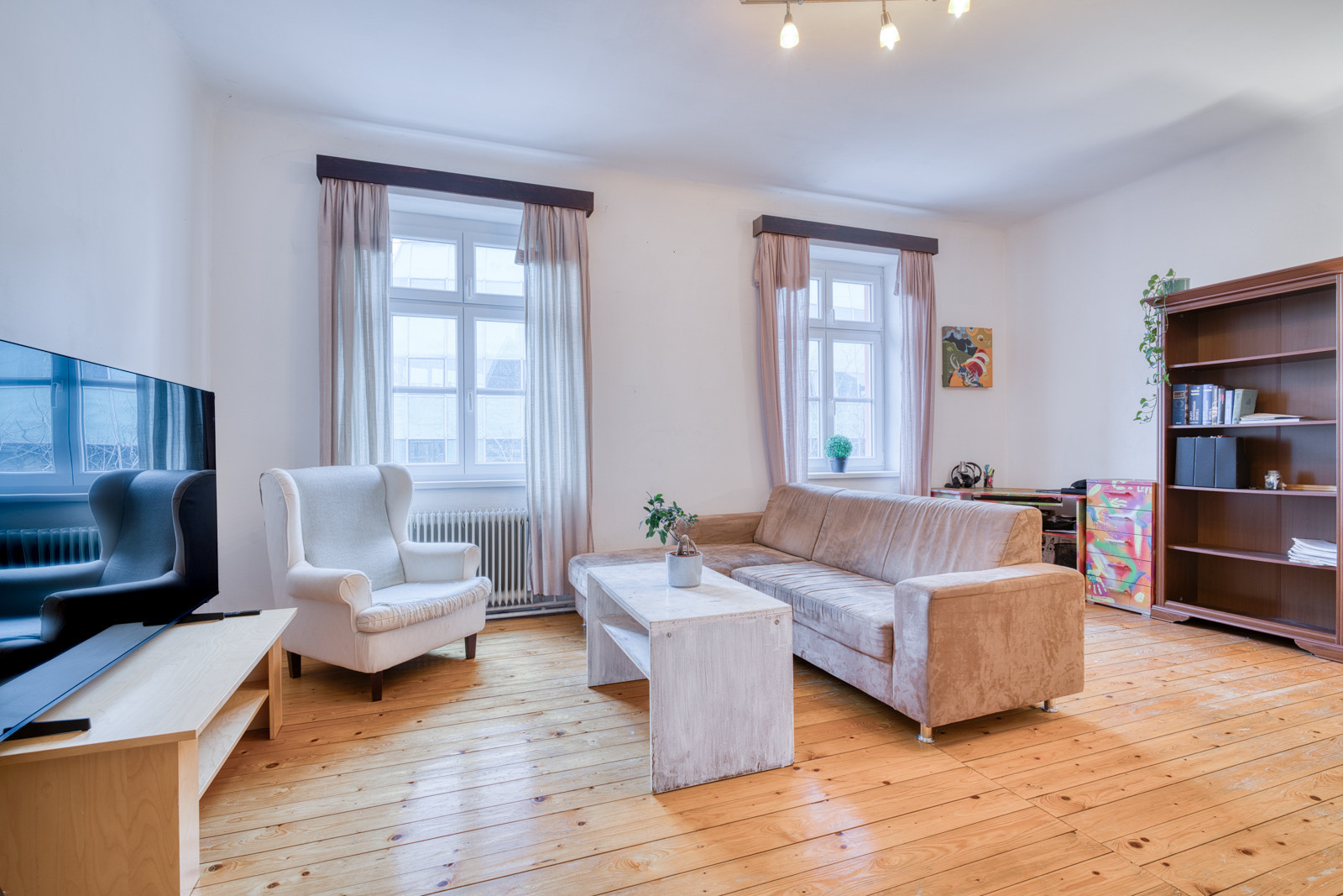 Na prenájom priestranný 4-izbový byt pri OC Nivy