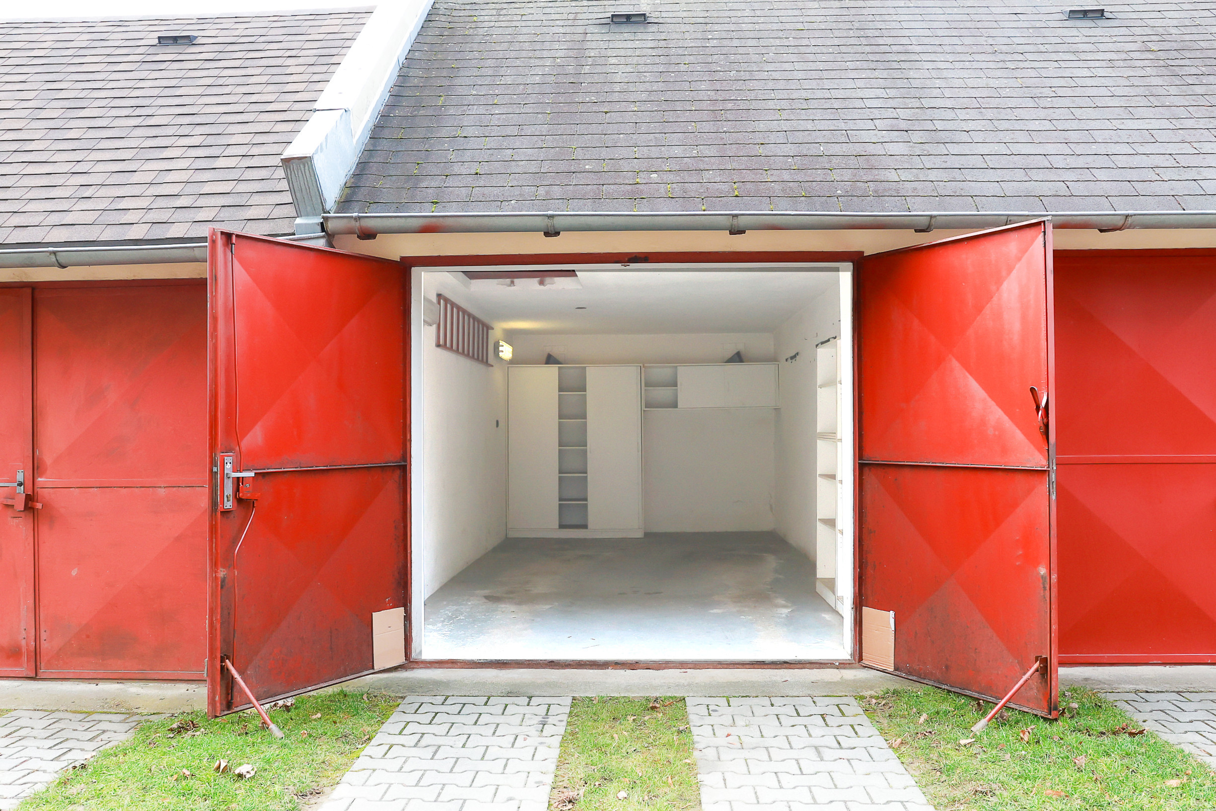 Na predaj garáž s parkovacím státím na sídlisku Juh, Trenčín