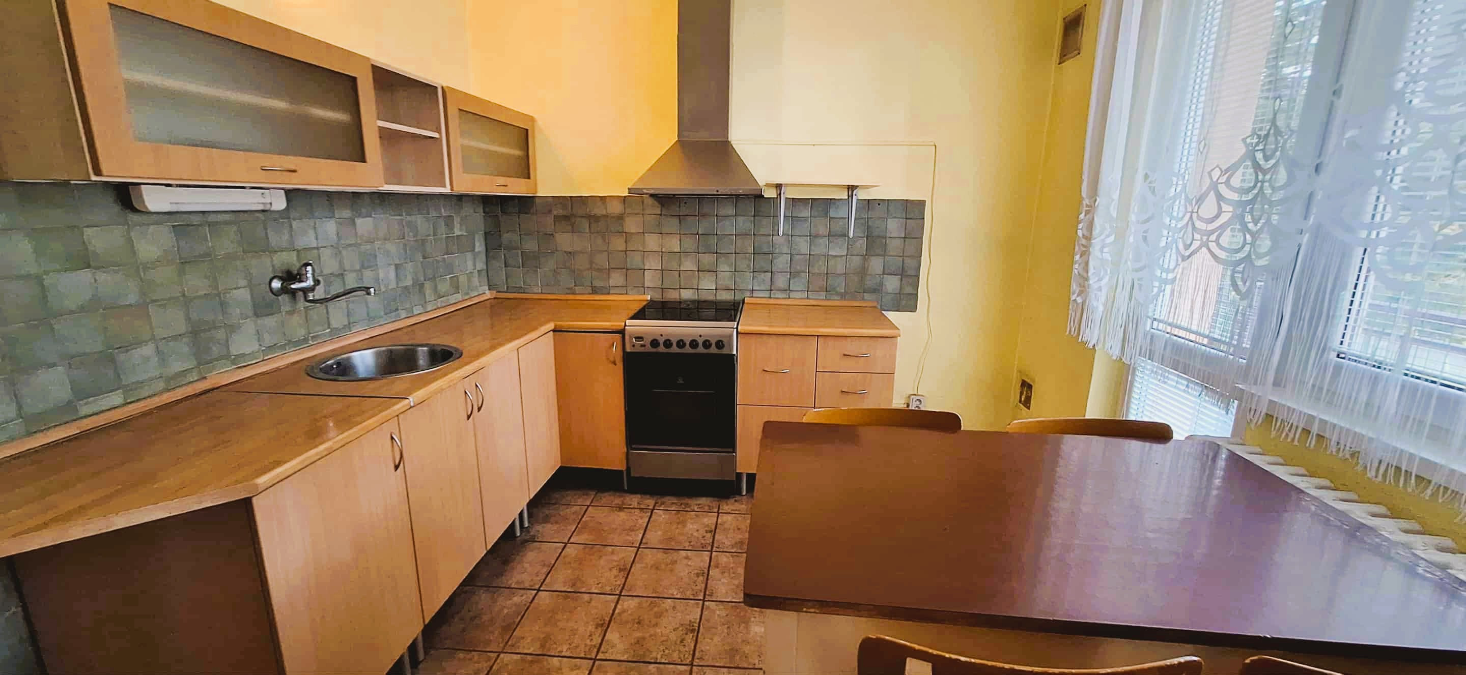 Na prenájom čiastočne zariadený 2-izbový byt v Bánovciach nad Bebravou