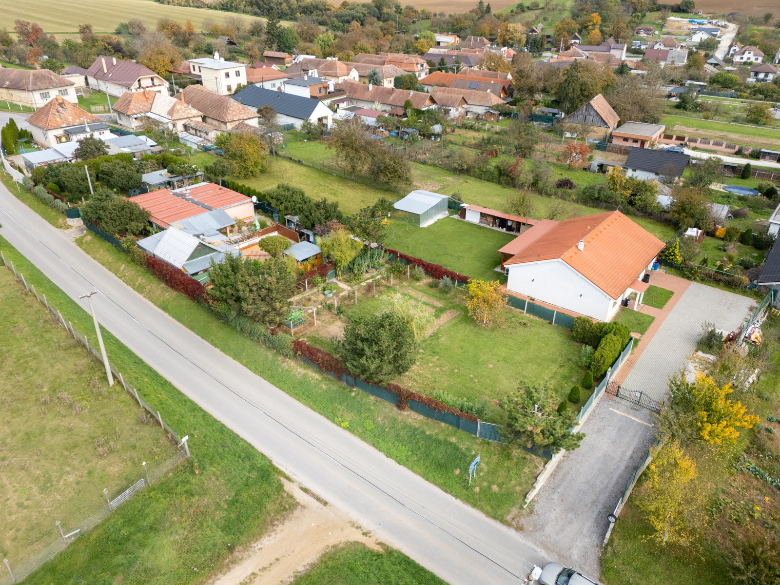 Na predaj stavebný pozemok - Pravotice 760m2