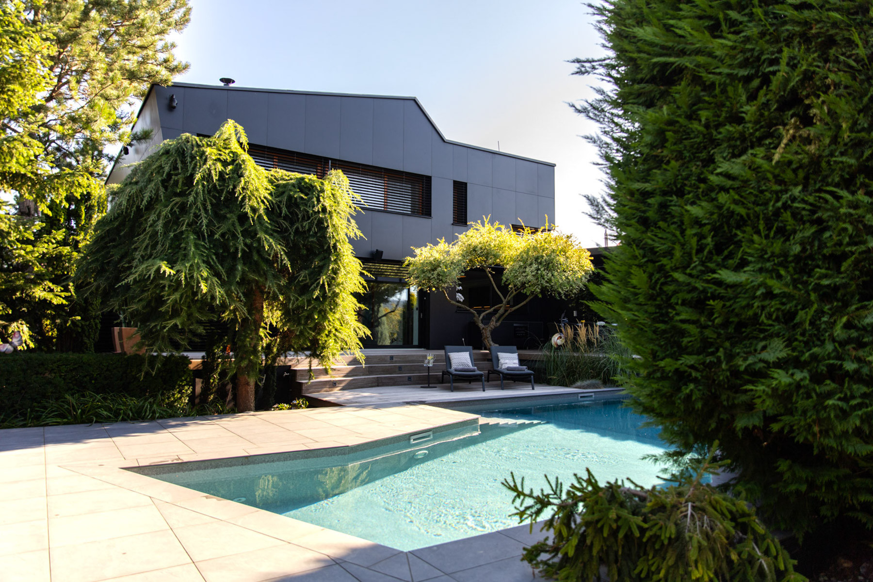 Na predaj vila s okrasnou záhradou a bazénom v Pezinku