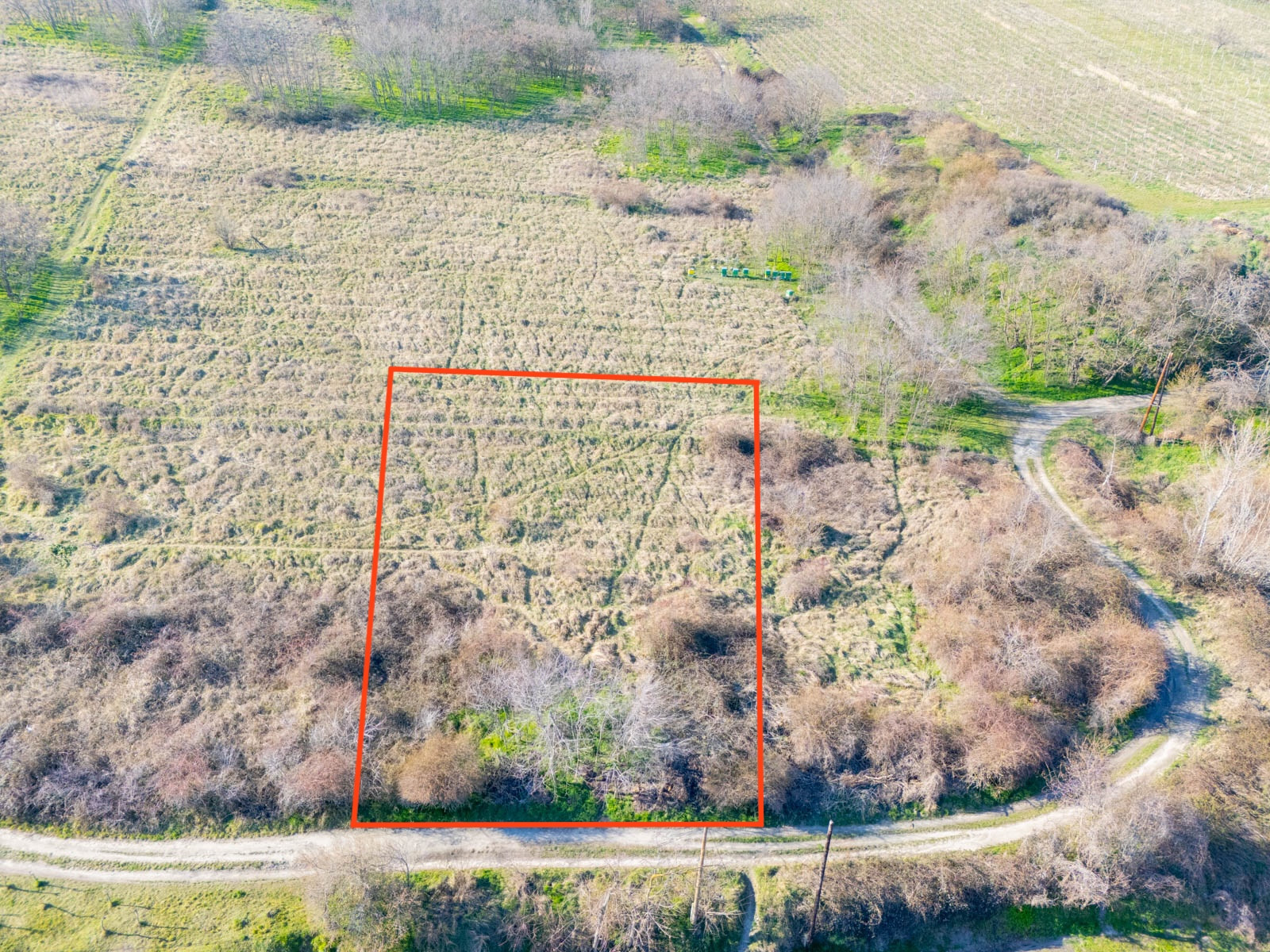 Na predaj perspektívny pozemok v Rači