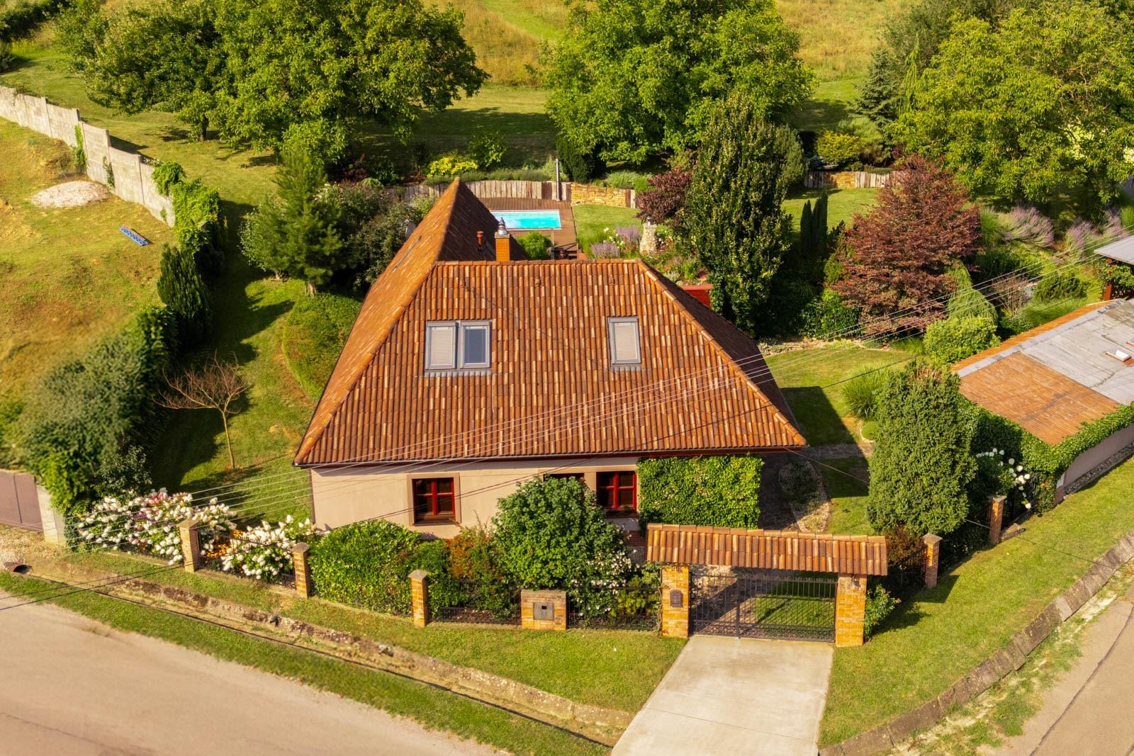 Na predaj impozantný rodinný dom v Ivanovciach