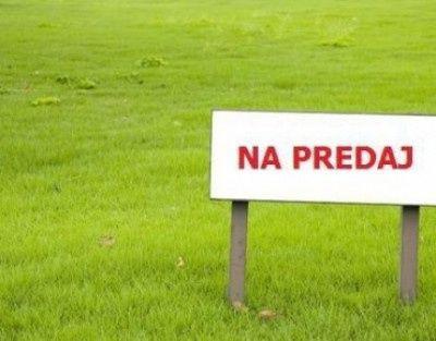 Exkluzívne na predaj pekný veľký slnečný pozemok-Dvorec /Sliezska Osada -6600m2