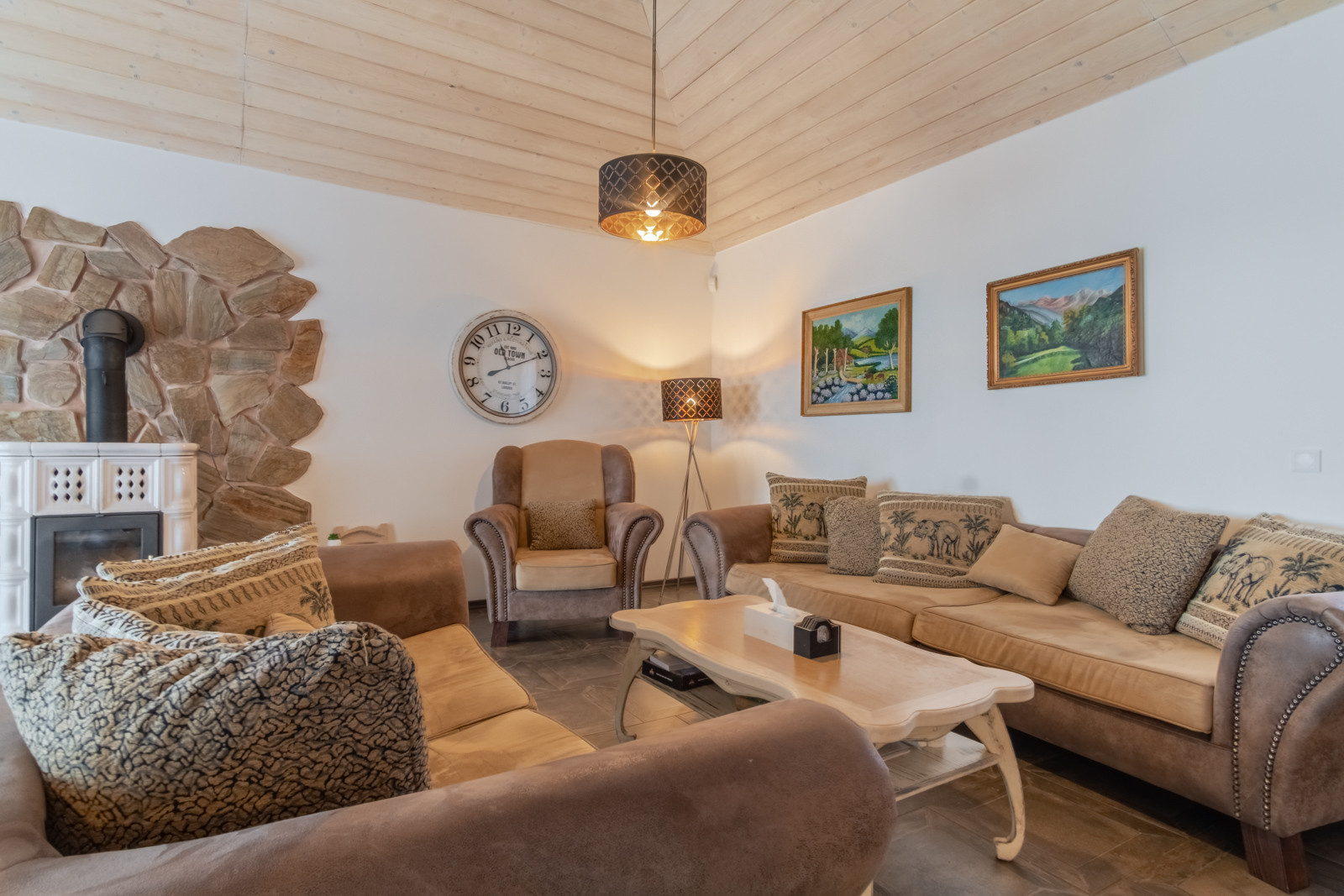 Na predaj exkluzívny rodinný dom s dvoj-garážou v podtatranskej obci Veľký Slavkov