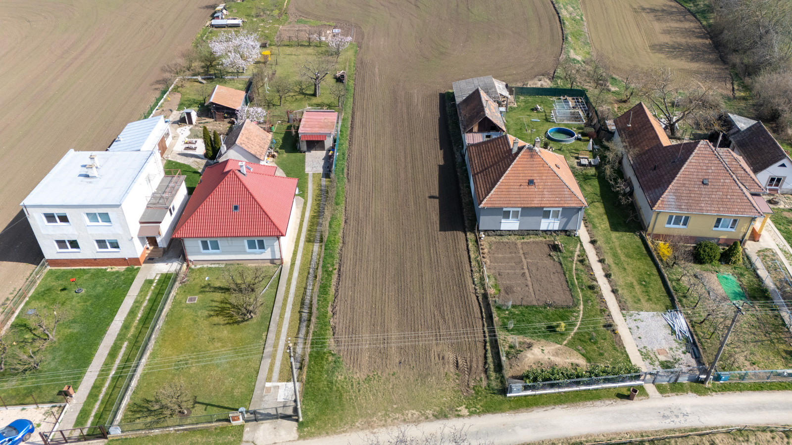 Na predaj pozemok v intraviláne obce Malé Zálužie