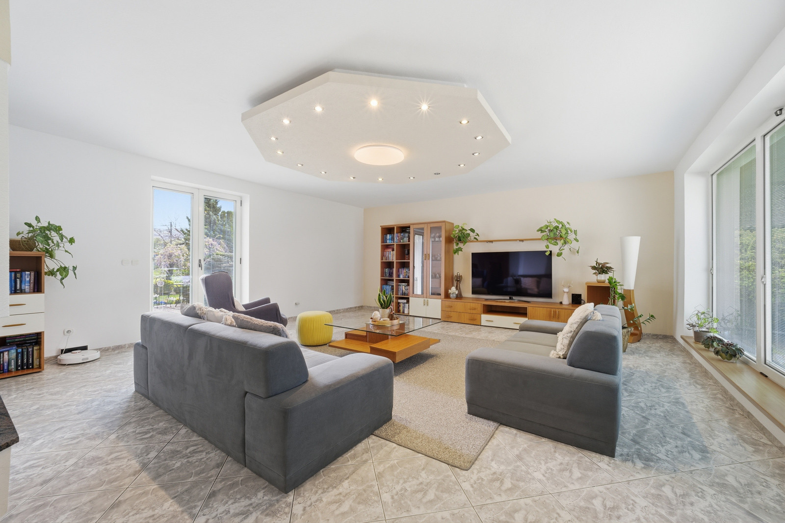 Na predaj samostatne stojaci 7-izbový rodinný dom v obci Jablonové