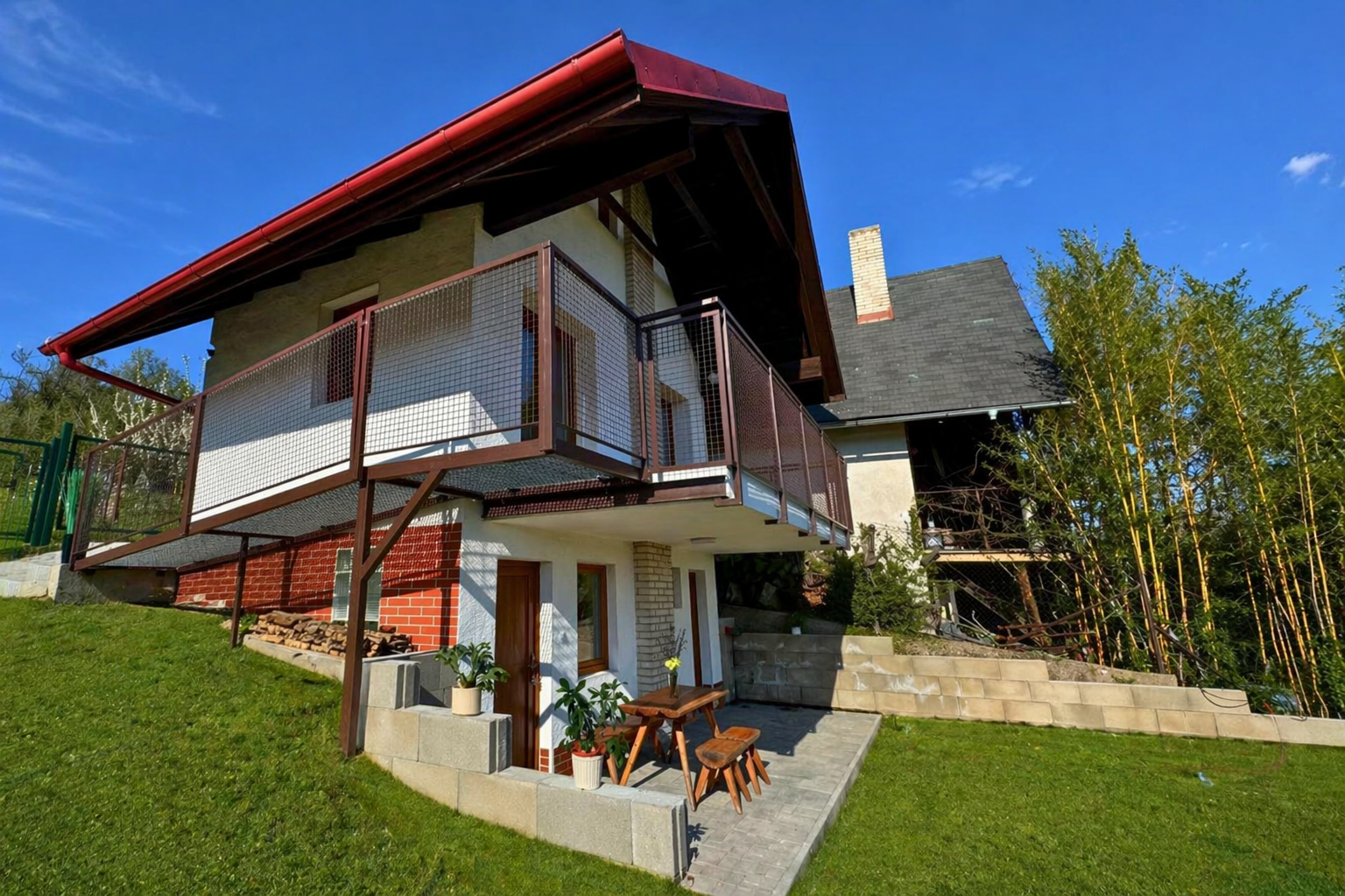 Na predaj chata s panoramatickým výhľadom na Bratislavu