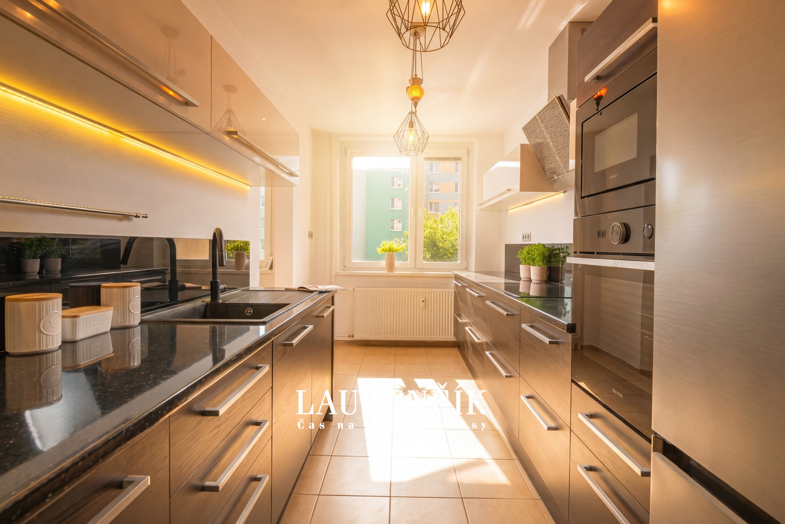 NA PREDAJ | PRIESTRANNÝ  3 -IZBOVÝ BYT NA SIHOTI V TRENČÍNE