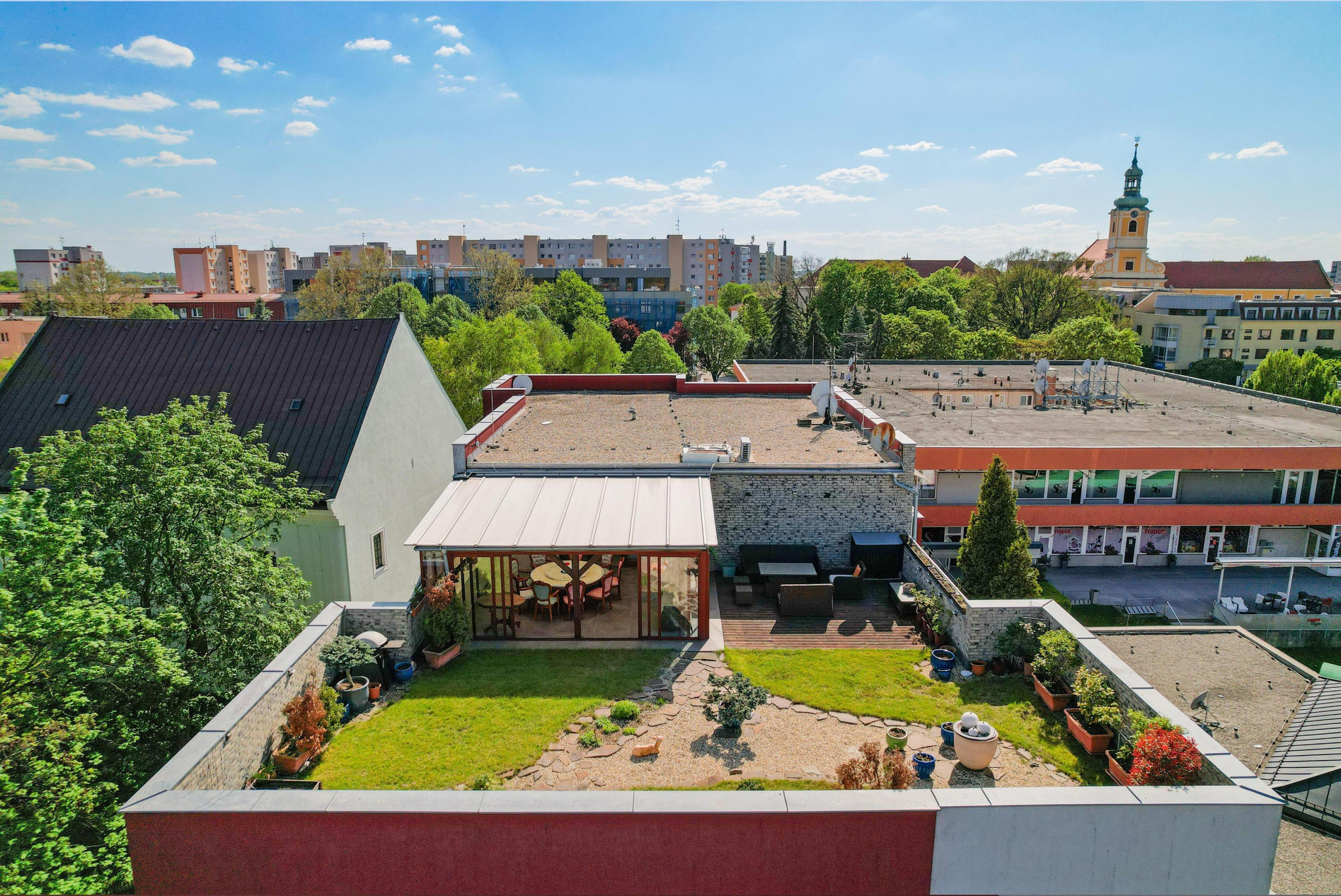 Na predaj 4-izbový penthouse so zimnou záhradou v Šamoríne