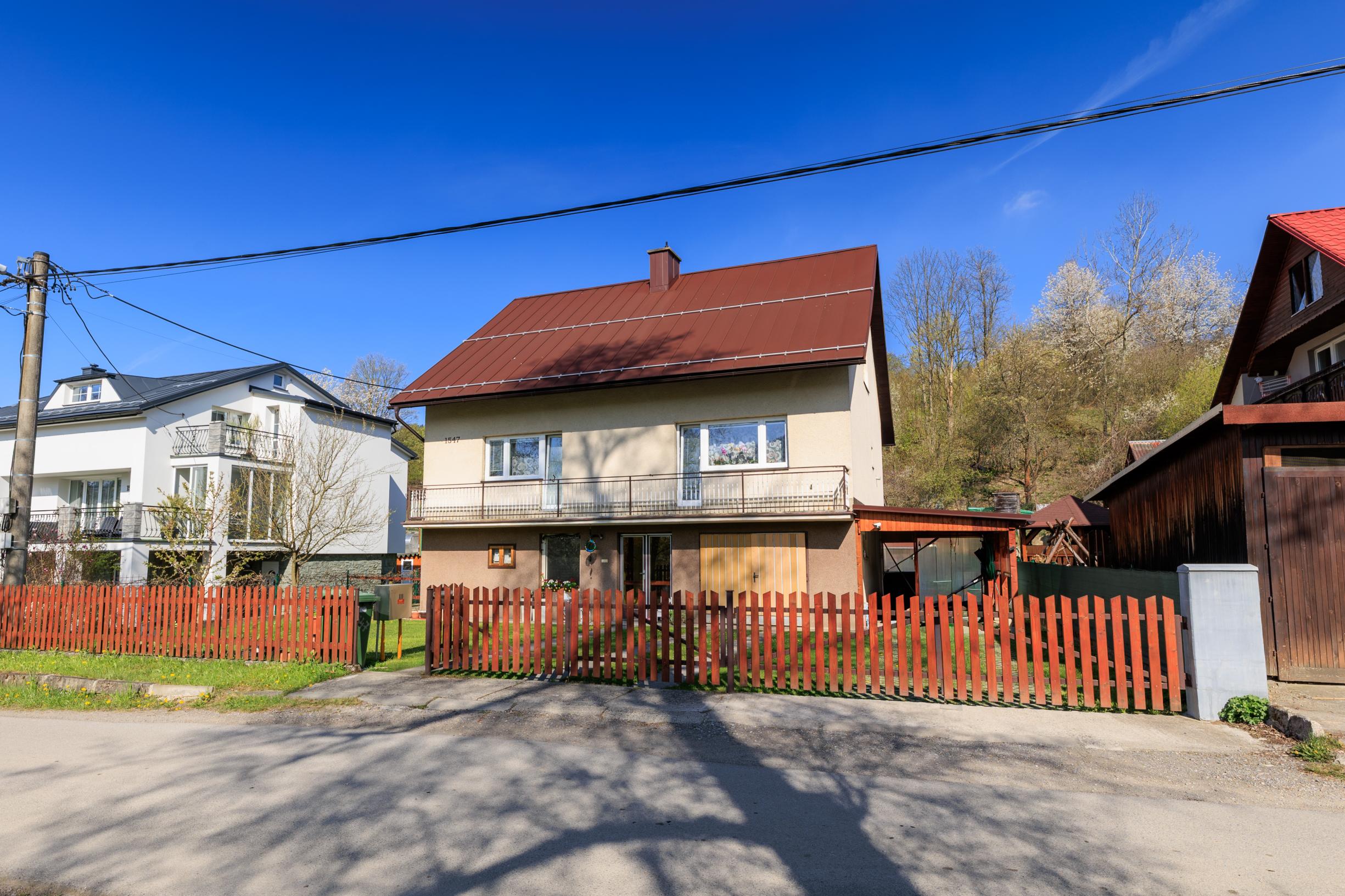 Na predaj priestranný 6-izbový rodinný dom v Oščadnici